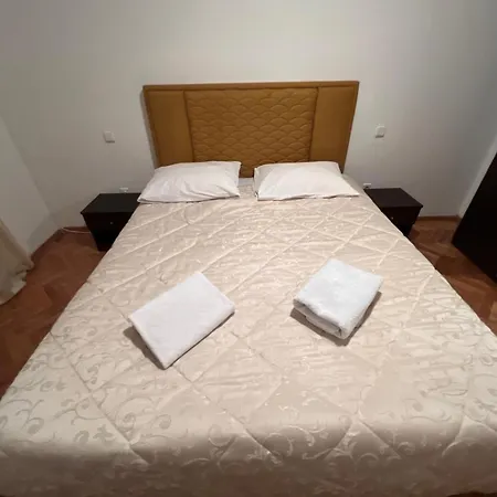 Lela * Nečujam