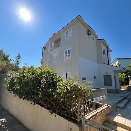 Lela アパート Nečujam