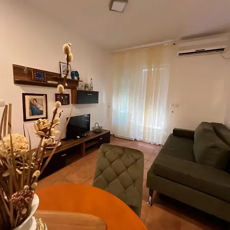 Διαμέρισμα Lela *