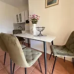 Lela Nečujam