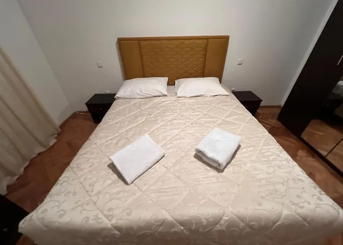 Lela * Nečujam