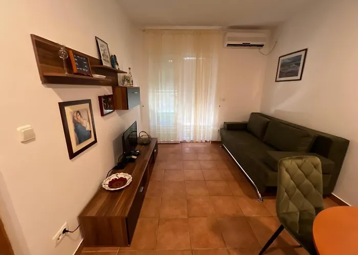Lela Nečujam